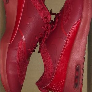 Nike All Red Thea 11